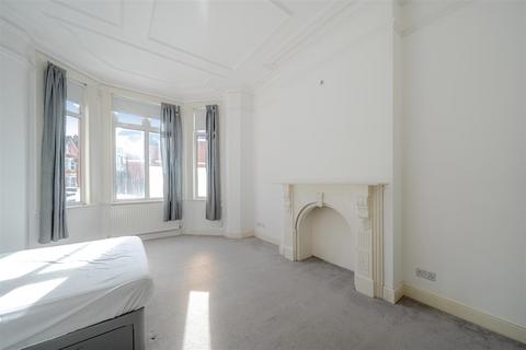 2 bedroom flat for sale, Chatsworth Road NW2