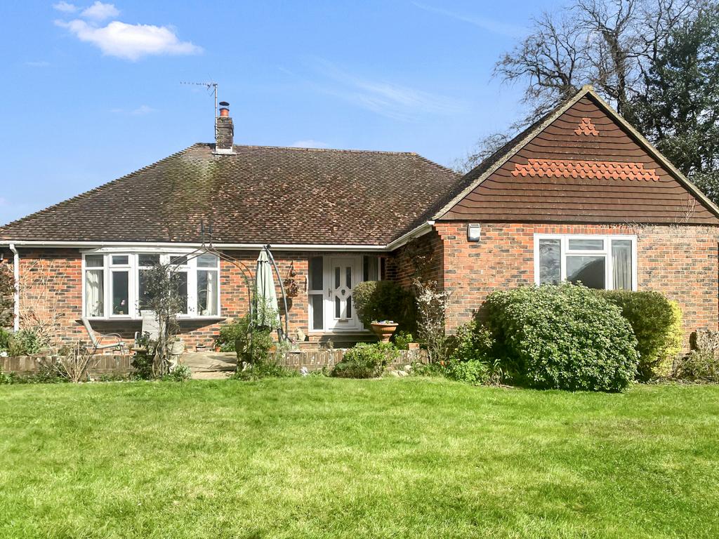 Spacious, luxury bungalow with delightful garden