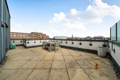 3 bedroom flat for sale, Elmfield Road, London, SW17