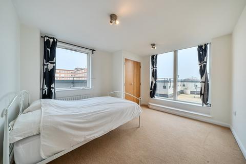 3 bedroom flat for sale, Elmfield Road, London, SW17