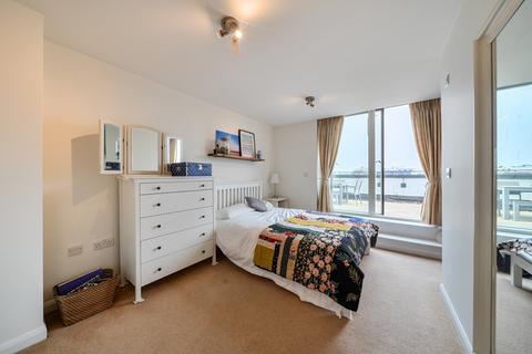 3 bedroom flat for sale, Elmfield Road, London, SW17