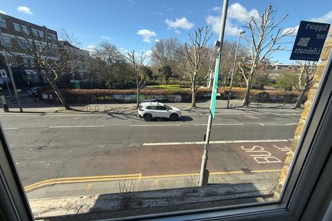 Studio to rent, High Road Leyton, London E10