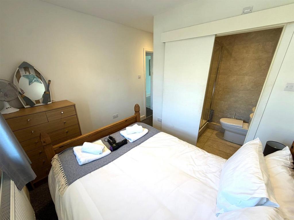 En suite bedroom, en suite