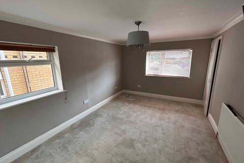 1 bedroom flat to rent, A FIRST FLOOR, ONE DOUBLE BEDROOM FLAT, AVAILABLE LONG TERM, CLOSE TO BEACH AT BOSCOMBE PIER