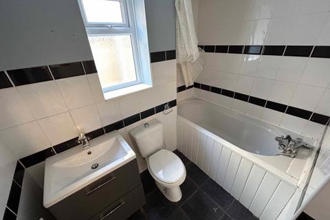 1 bedroom flat to rent, A FIRST FLOOR, ONE DOUBLE BEDROOM FLAT, AVAILABLE LONG TERM, CLOSE TO BEACH AT BOSCOMBE PIER