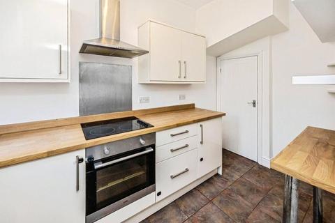 3 bedroom end of terrace house for sale, Calder Avenue, Halifax, West Yorkshire, HX2