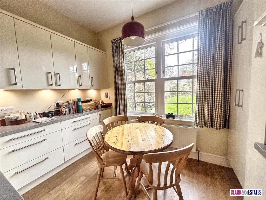Kitchen diner