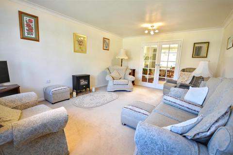 4 bedroom detached house for sale, Sunningdale, Stone