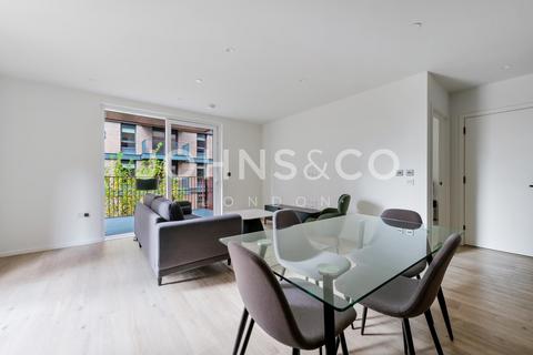 2 bedroom flat to rent, Iris House, Hemlock Street, London, E14