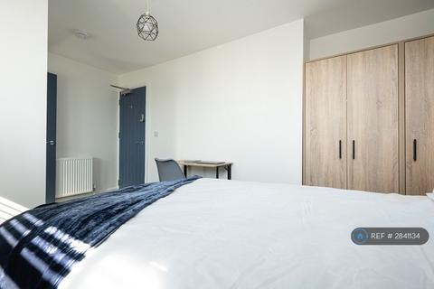 1 bedroom in a house share to rent, Albain Crescent, Ashford, TW15