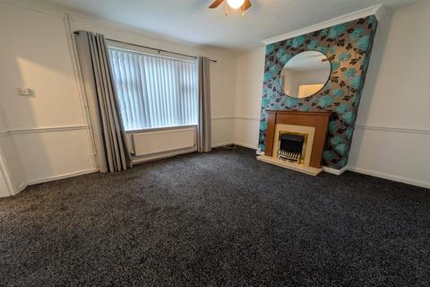 3 bedroom terraced house to rent, Austrey Avenue, Beeston, NG9 2SX
