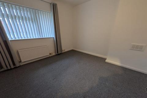 3 bedroom terraced house to rent, Austrey Avenue, Beeston, NG9 2SX