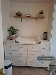 2 bedroom flat to rent, Hyacinth Close, London, IG1