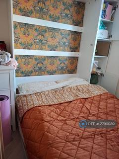2 bedroom flat to rent, Hyacinth Close, London, IG1