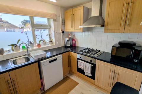 2 bedroom semi-detached house to rent, Elm Close, Bracklesham