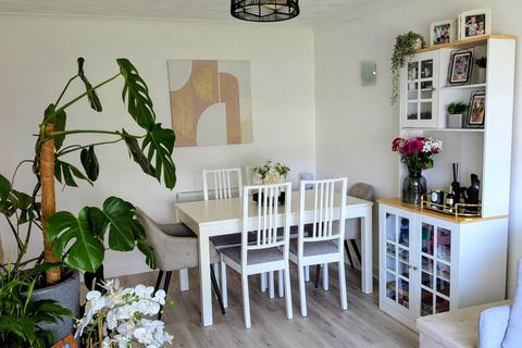 2 bedroom semi-detached house to rent, Elm Close, Bracklesham