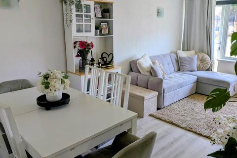2 bedroom semi-detached house to rent, Elm Close, Bracklesham