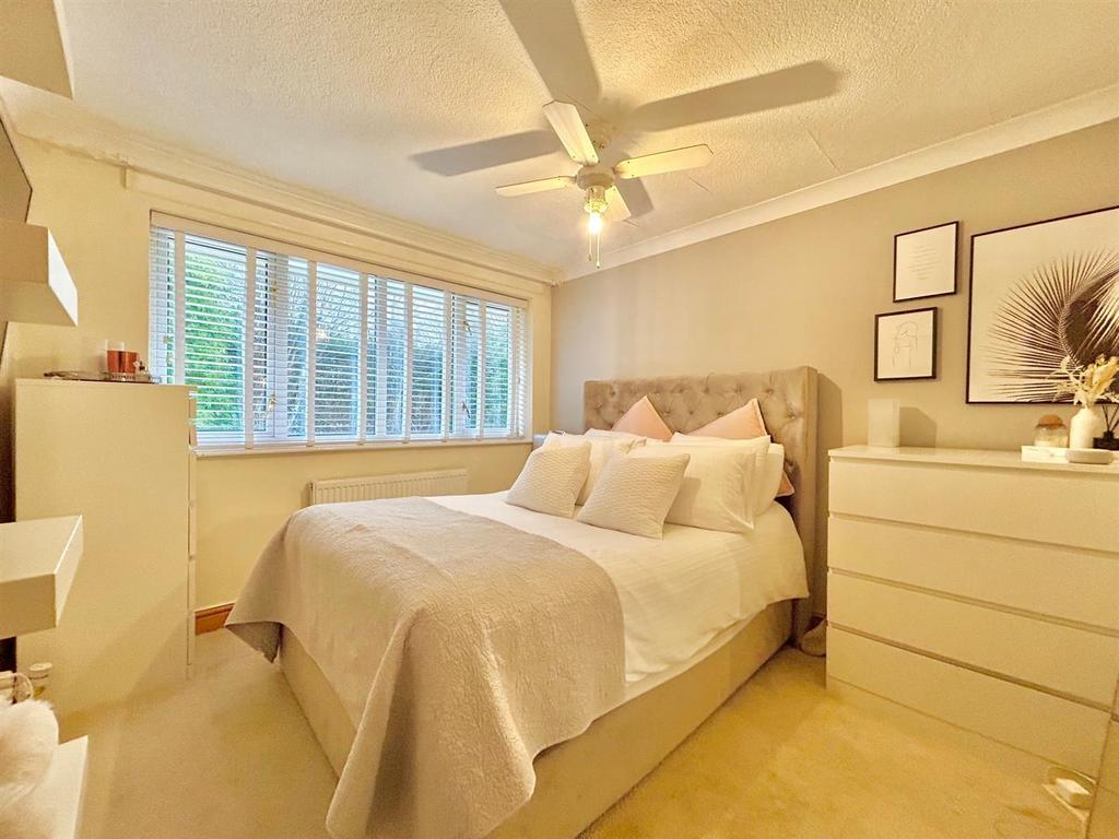 Bedroom 1.jpg