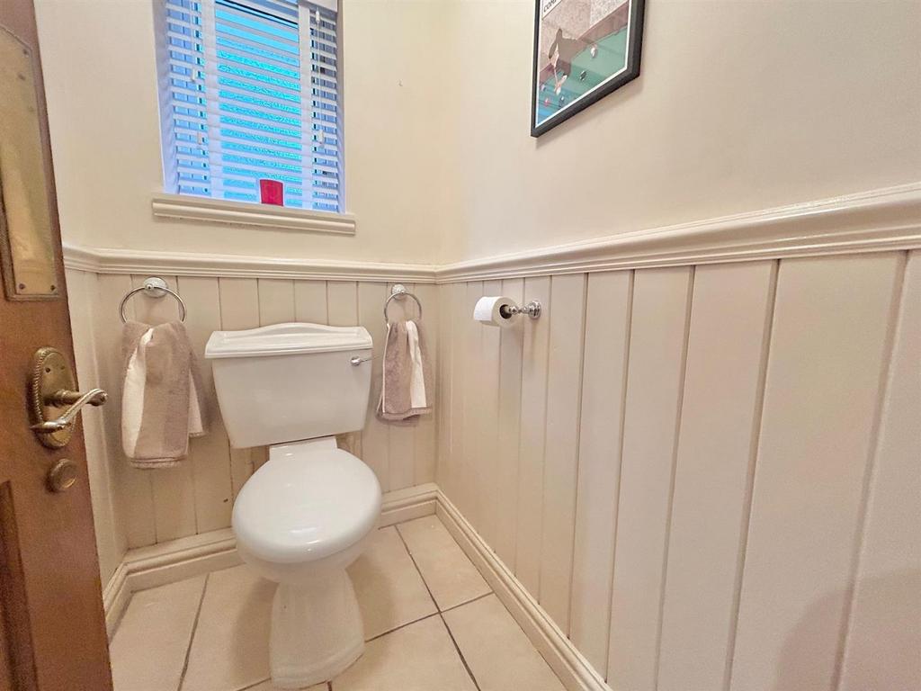 Cloakroom WC.jpg