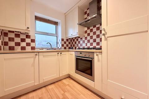 2 bedroom apartment to rent, Sheldon Court, Shenfield