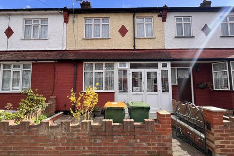 3 bedroom terraced house to rent, Leader Avenue, London, E12 6JP