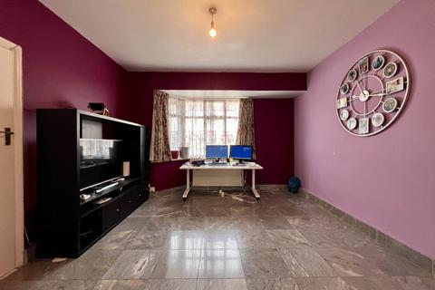 3 bedroom terraced house to rent, Leader Avenue, London, E12 6JP