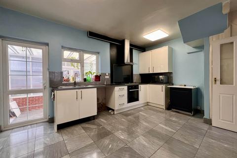 3 bedroom terraced house to rent, Leader Avenue, London, E12 6JP