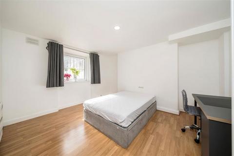 House to rent, New Cross Road, London SE14