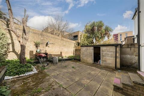 House to rent, New Cross Road, London SE14