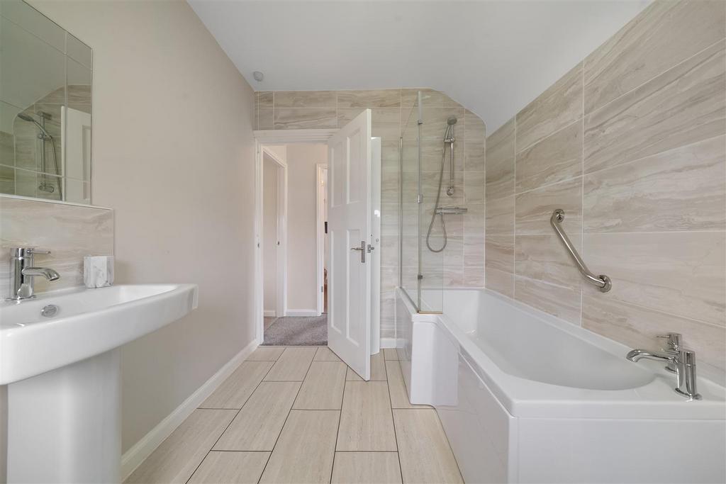 Bathroom1.jpg