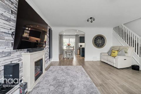 4 bedroom detached house for sale, Seathorpe Avenue, Sheerness