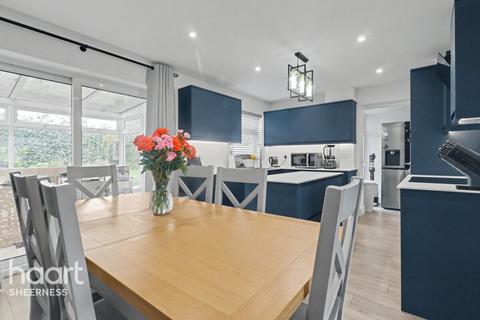 4 bedroom detached house for sale, Seathorpe Avenue, Sheerness