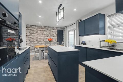 4 bedroom detached house for sale, Seathorpe Avenue, Sheerness