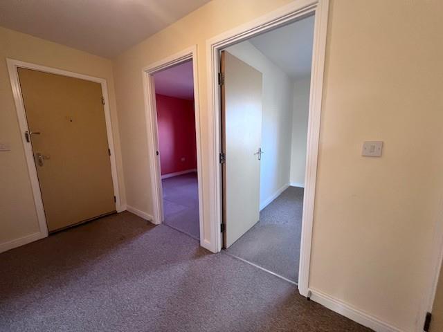 3 8 Hickling Close hallway.jpg