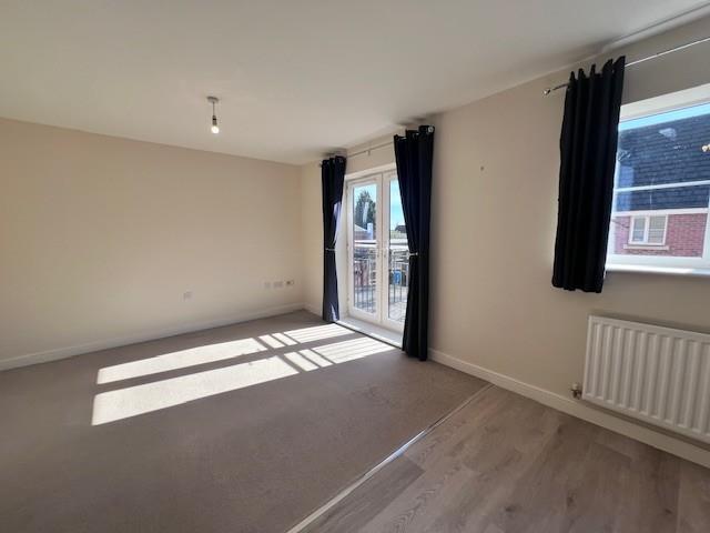 3 8 Hickling Close lounge 1.jpg