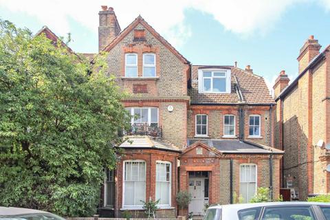 Thornton Avenue, London SW2