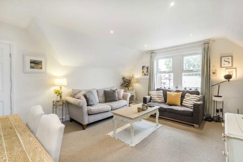2 bedroom flat to rent, Thornton Avenue, London SW2