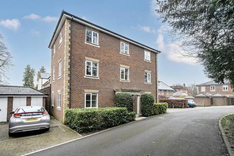 2 bedroom flat for sale, Malmesbury Gardens, Winchester, Hampshire, SO22