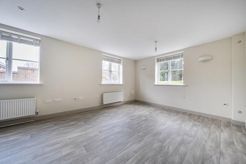 2 bedroom flat for sale, Malmesbury Gardens, Winchester, Hampshire, SO22