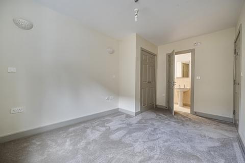 2 bedroom flat for sale, Malmesbury Gardens, Winchester, Hampshire, SO22