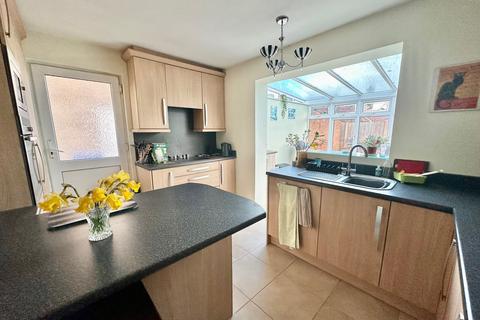 3 bedroom semi-detached house for sale, Heath Road, Grays