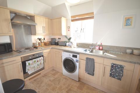 2 bedroom flat for sale, Pilgrims Way, Laverstock, Salisbury