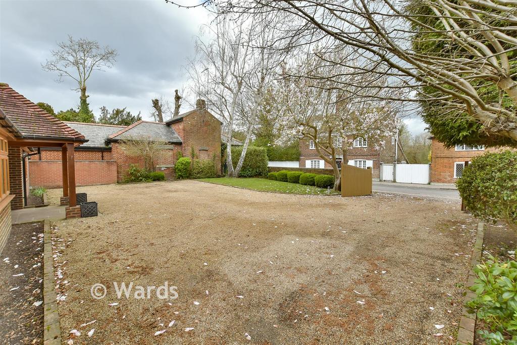 Driveway/Parking