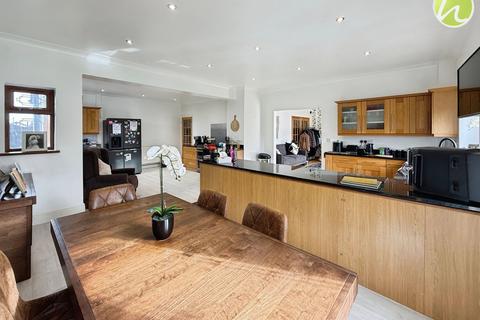 3 bedroom chalet for sale, Lampits Lane, Corringham, SS17