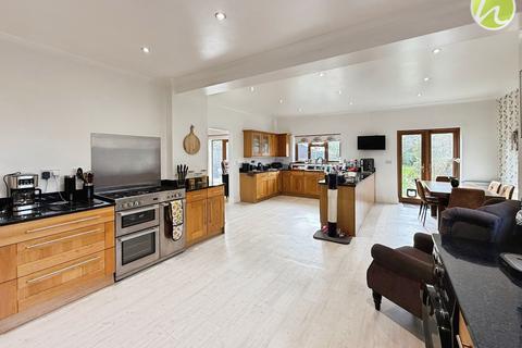 3 bedroom chalet for sale, Lampits Lane, Corringham, SS17