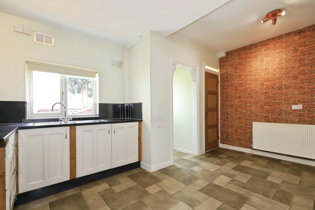 Kitchen/ Dining Room