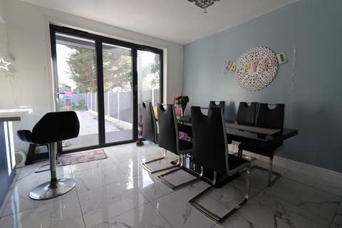 undefined, Luton LU2