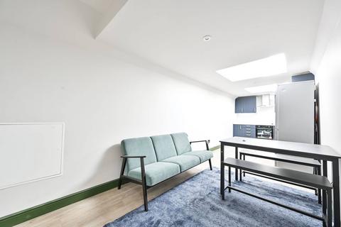 Studio to rent, Clapham High Street, Clapham High Street, London, SW4