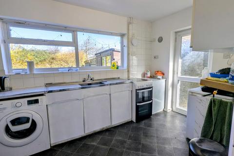 3 bedroom detached house to rent, Emerald Road, Luton LU4