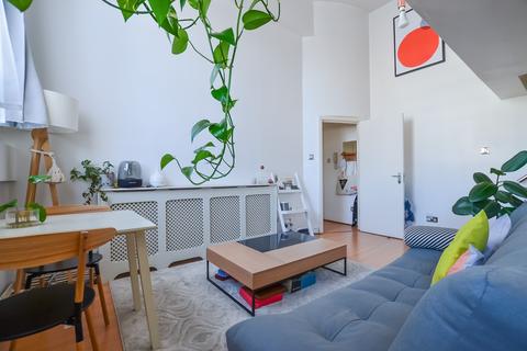 1 bedroom apartment for sale, Dalston Lane, London, E8